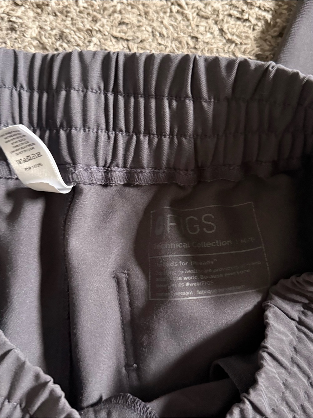 FIGS Slim Jogger Scrub Pants Charcoal Gray Women’s Medium Petite - Picture 2 of 4